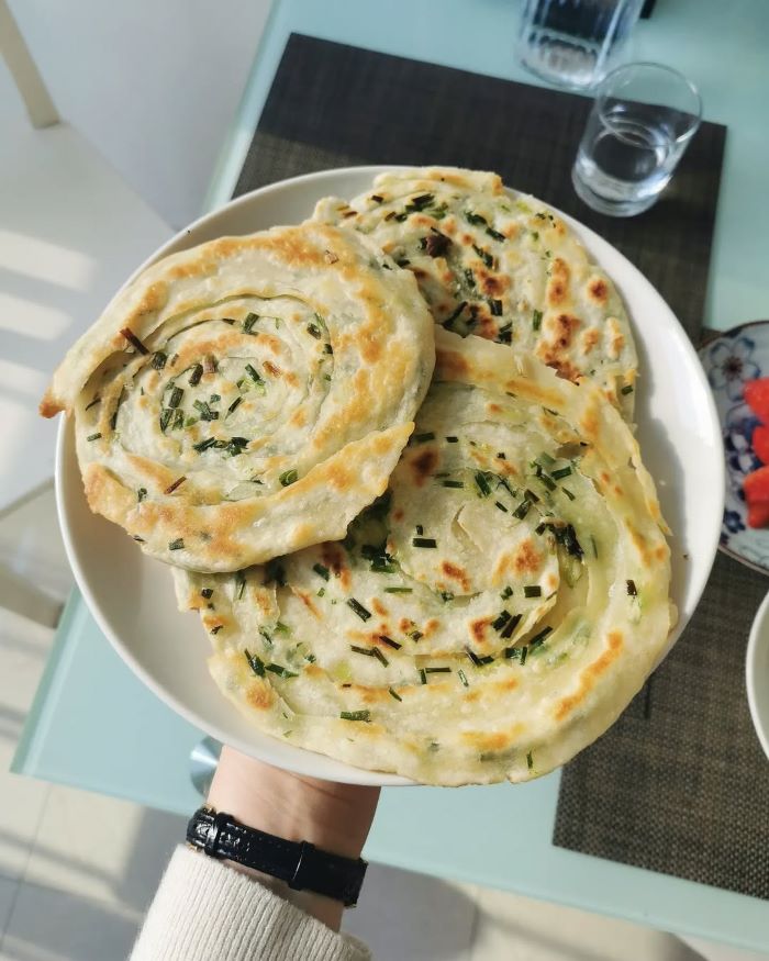 Bánh hành chiên ở Đài Bắc thơm lừng với mùi hành hấp dẫn