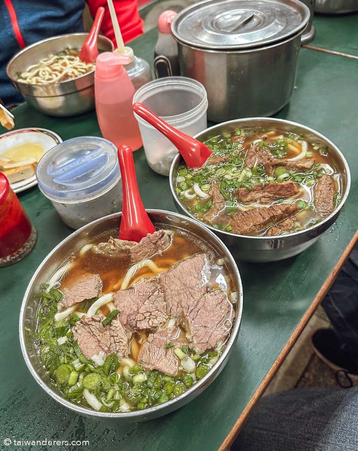 Mì bò luôn hấp dẫn với những miếng thịt bò chất lượng