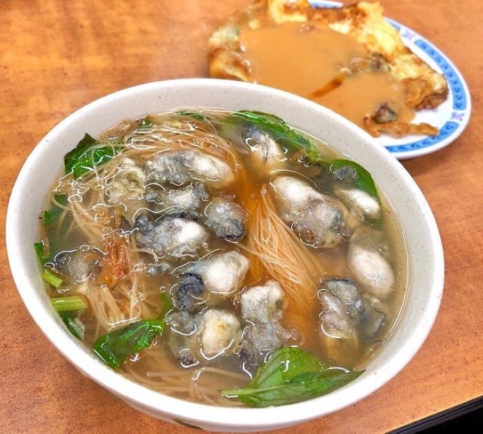 Mì hàu nóng hổi, thơm ngon là 1 trong những món ẩm thực Đài Bắc