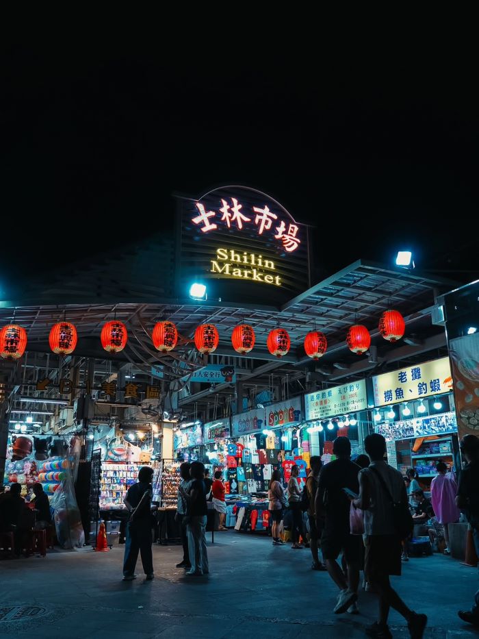 Chợ Shilin về đêm cũng rất tấp nập người qua lại