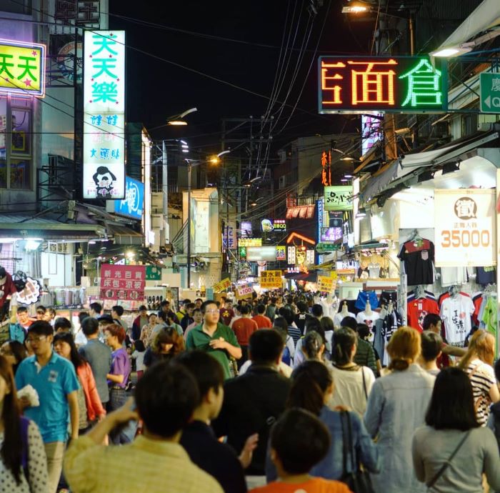 Chợ đêm ở Đài Trung là 1 trong những chợ lớn ở Đài Loan