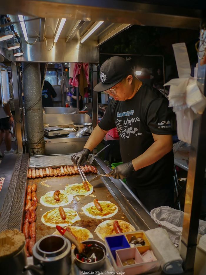 Chợ đêm Ninh Hạ Đài Bắc là chợ đêm lâu đời, nổi tiếng nhất ở Đài Bắc