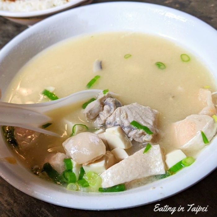 Thưởng thức món súp cá hấp dẫn ở Chợ đêm Shida