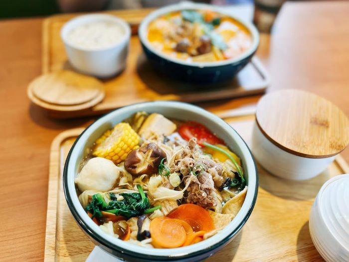 Lẩu đậu phụ Laksa Thái được thưởng thức ở chợ đêm Tunghai (Đông Hải)