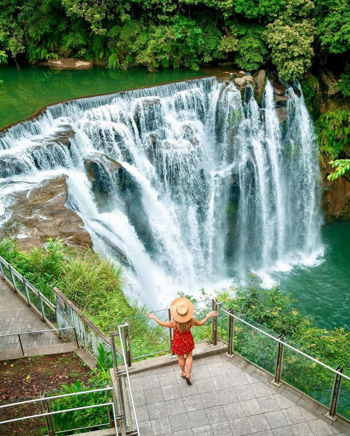 Hòa mình vào thiên nhiên ở thác nước Shifen khi du lịch Đài Bắc