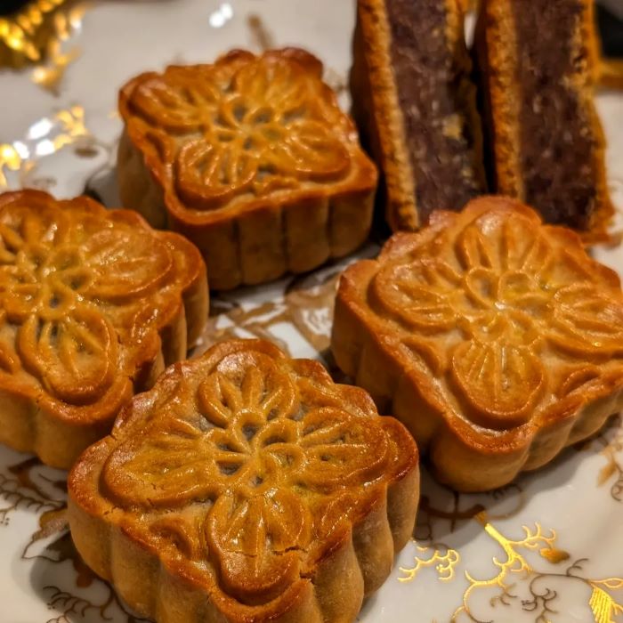 Thưởng thức những chiếc bánh trung thu trong lễ hội Ấn Độ bên gia đình