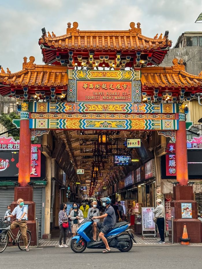 Chợ Longshan đặc biệt, bên dưới chùa thuận tiện mua sắm ở Đài Bắc