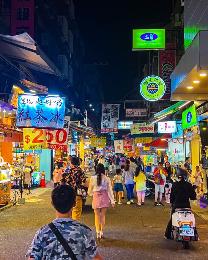 Dạo chợ, mua sắm và thưởng thức ẩm thực của chợ đêm Feng Chia