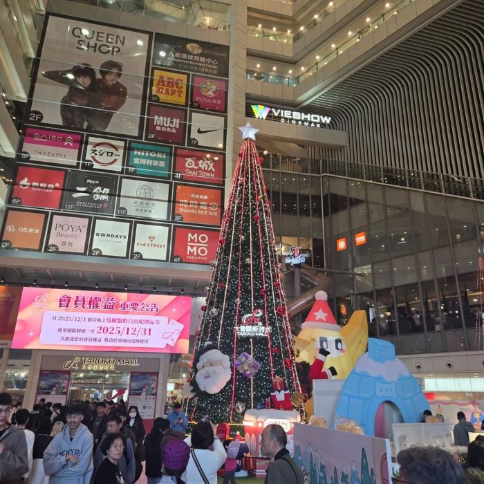 Không gian rộng lớn của trung tâm mua sắm ở Đài Trung - Taroko Mall