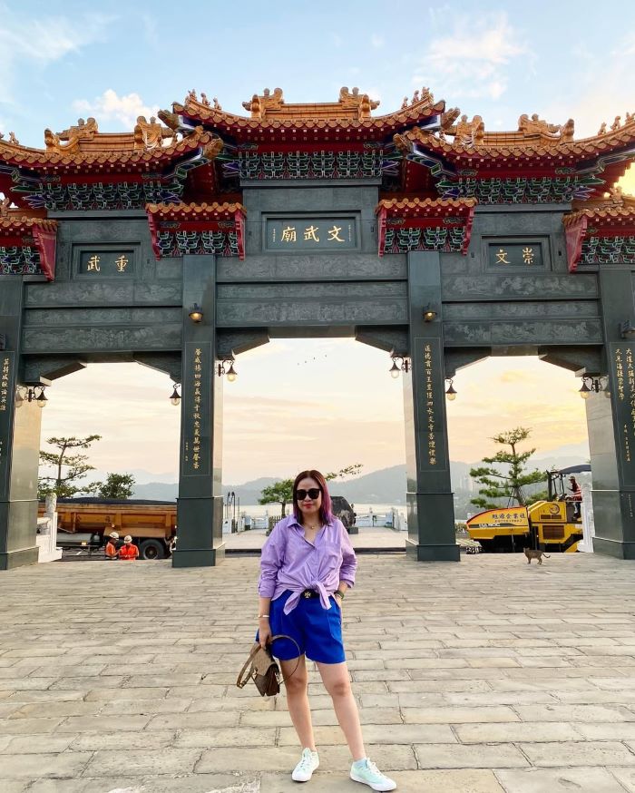 Chụp ảnh ở Miếu Văn Võ