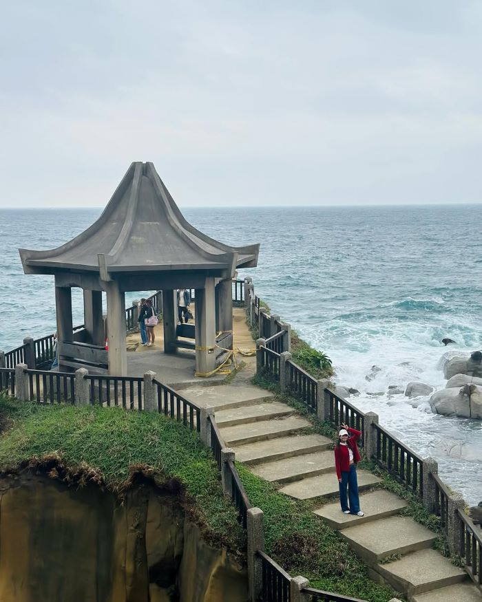 Công viên đảo Hòa Bình bên bờ biển