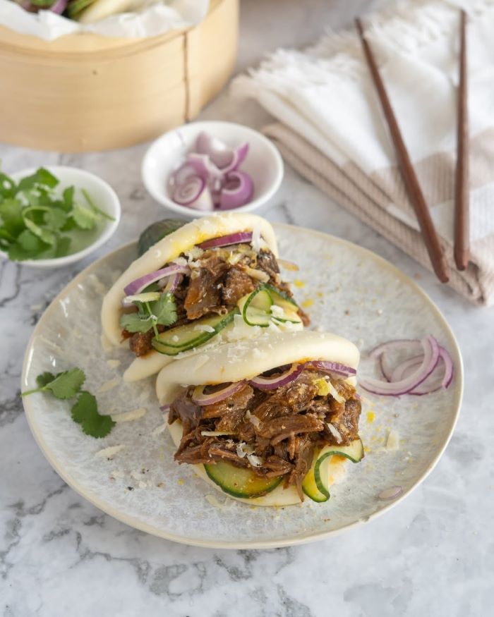 Bánh bao nhân thịt hấp dẫn thưởng thức ở hồ Nhật Nguyệt
