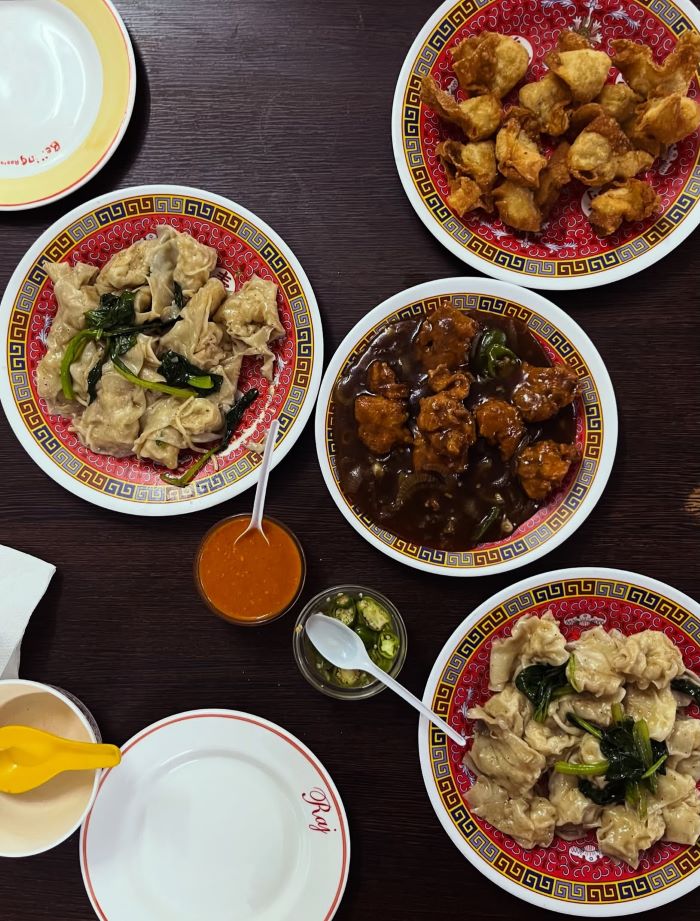 Dim sum hấp, súp hoành thánh sánh mịn, mì xào hoàn hảo