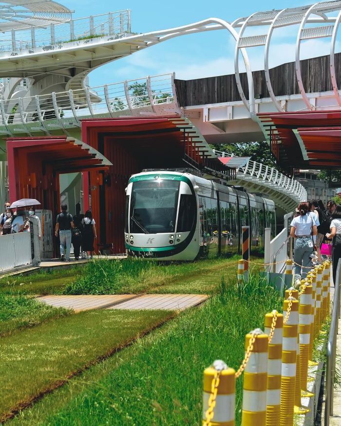 Di chuyển dễ dàng, nhanh chóng bằng MRT