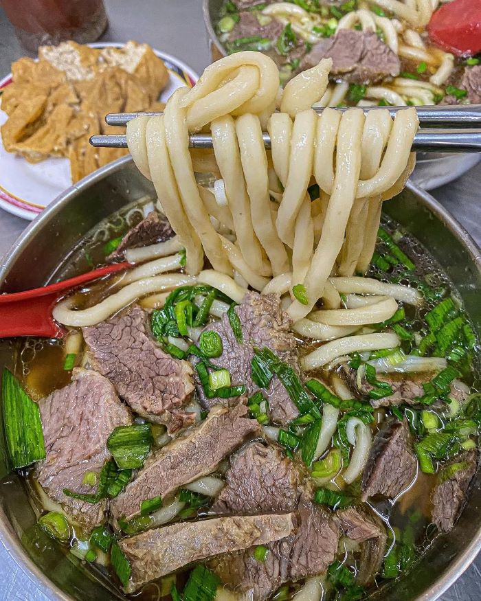 Tô mì bò thưởng thức khi ẩm thực Miêu Lật hấp dẫn