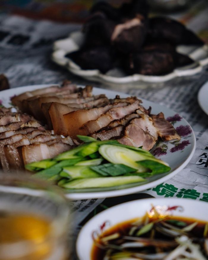Thưởng thức món thịt hấp dẫn khi du lịch Miêu Lật