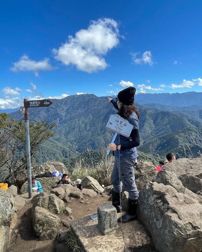 Trải nghiệm thú vị khi du lịch Miêu Lật là trekking ở Núi Jiali