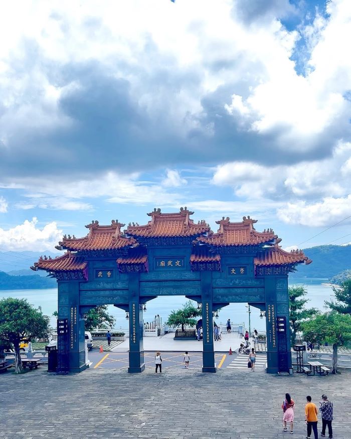 Đến tham quan các ngôi đền ở Nam Đầu