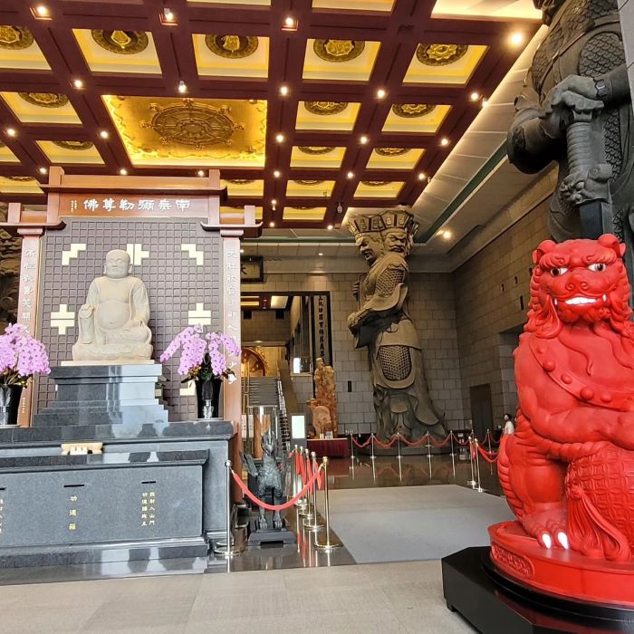 Tham quan bên trong của Trung Đài Thiền Tự