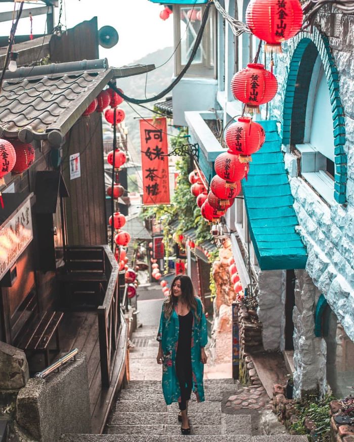 Phố cổ Cửu Phần nổi bật với con hẻm nhỏ, đèn lồng đỏ