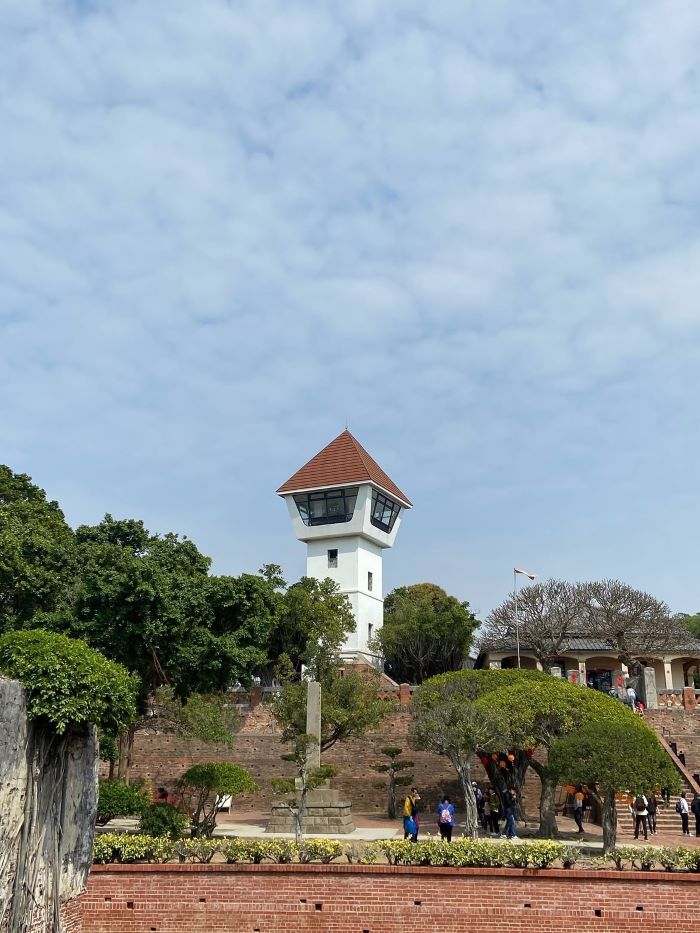 Mọi người đến tham quan ở pháo đài An Bình Đài Loan